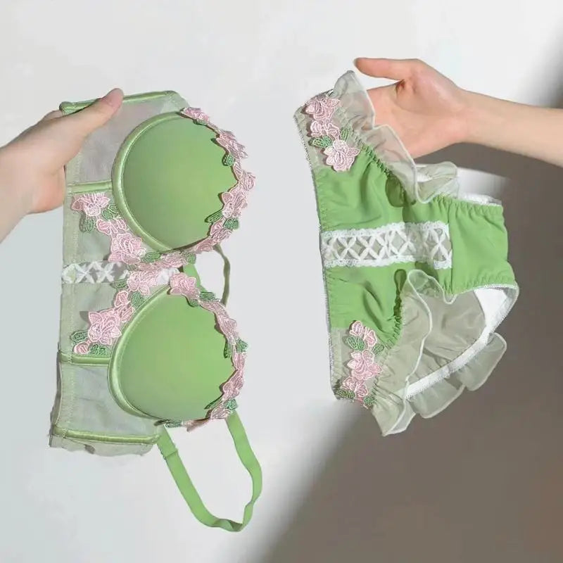 Conjunto Lingerie Vintage Floral YUQI – Delicadeza, Conforto e Elegância Retrô